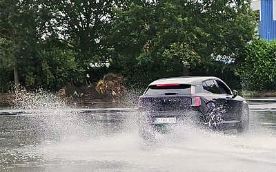 Waarom de eerste regen na droogte levensgevaarlijk is – en wat jij eraan kunt doen